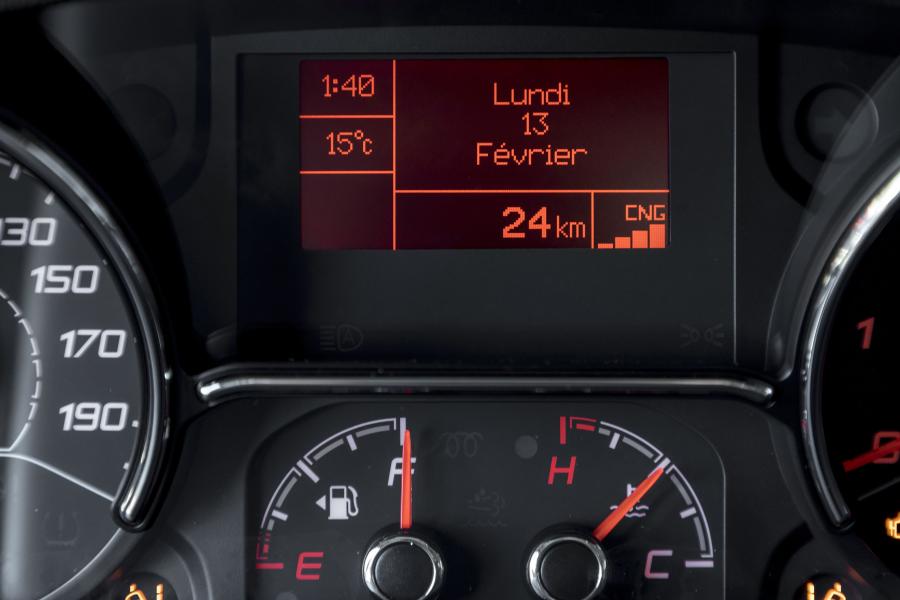 Панель приборов Fiat Ducato Maxi Van Natural Power L3H2 (290) 2017 года  (фото 9 из 15)